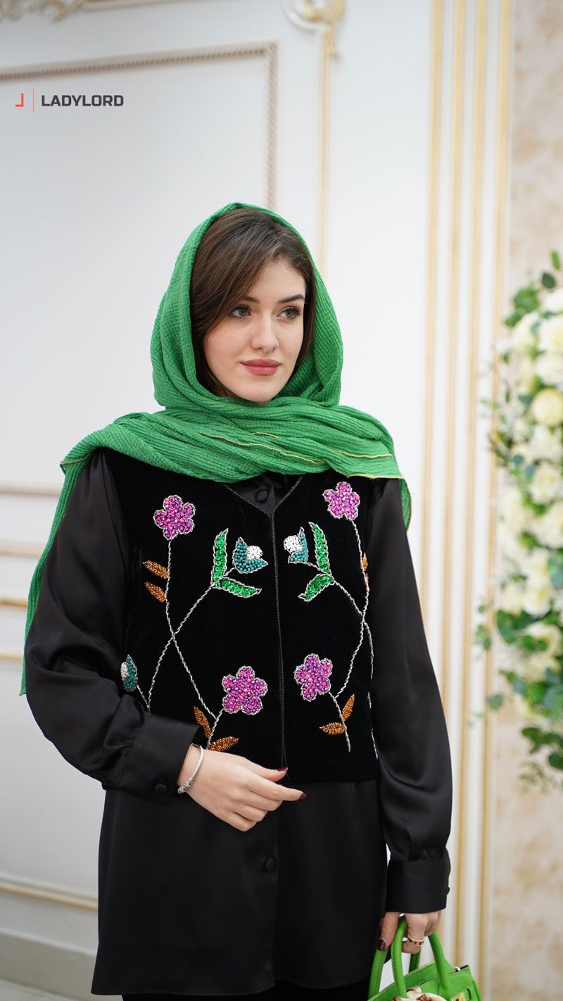 برای بزرگنمایی تصویر دوبار کلیک نمایید جلیقه جواهر دوزی طرح رز ماهوت