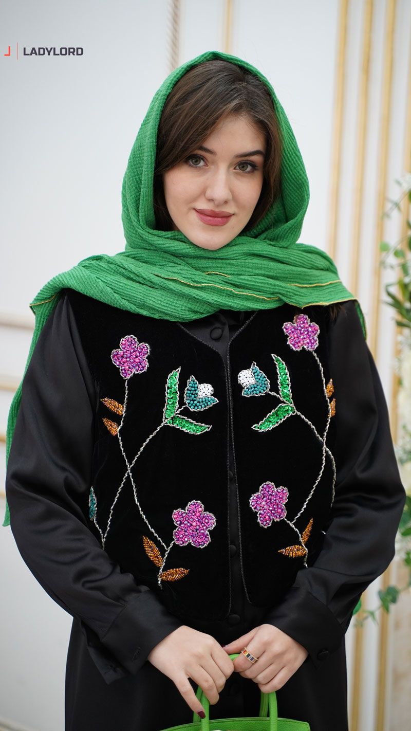 برای بزرگنمایی تصویر دوبار کلیک نمایید جلیقه جواهر دوزی طرح رز ماهوت