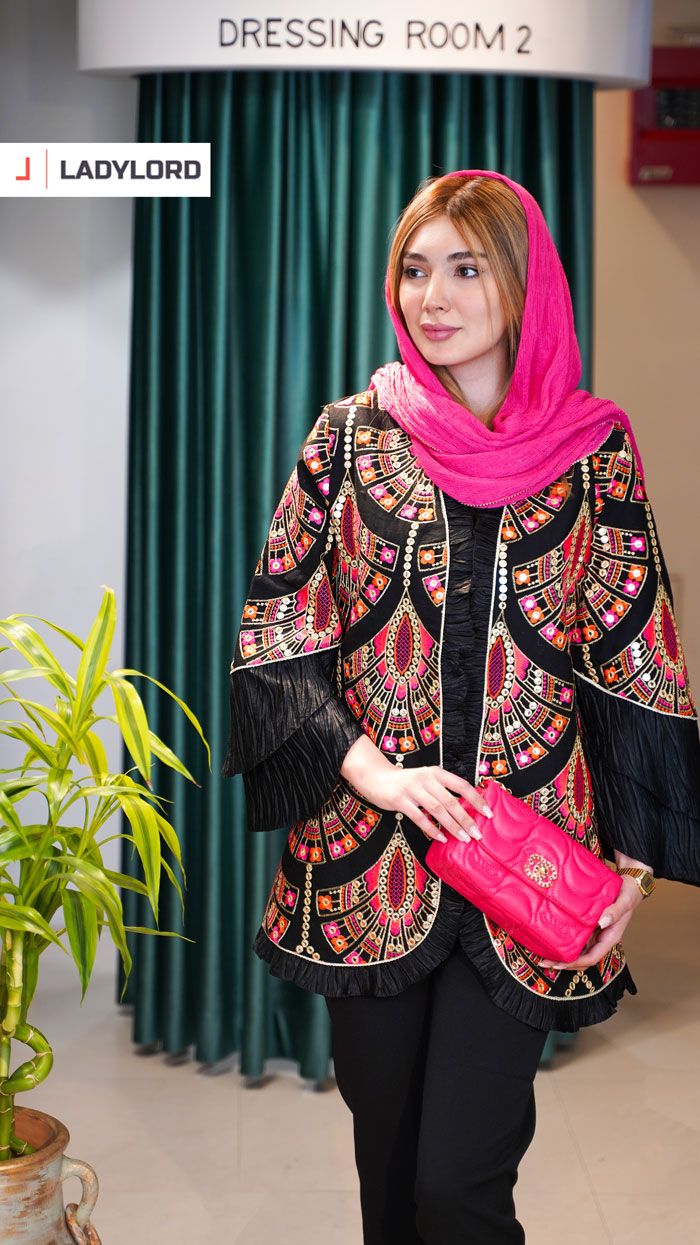 برای بزرگنمایی تصویر دوبار کلیک نمایید مانتو زنانه طرح سیلما قرمز
