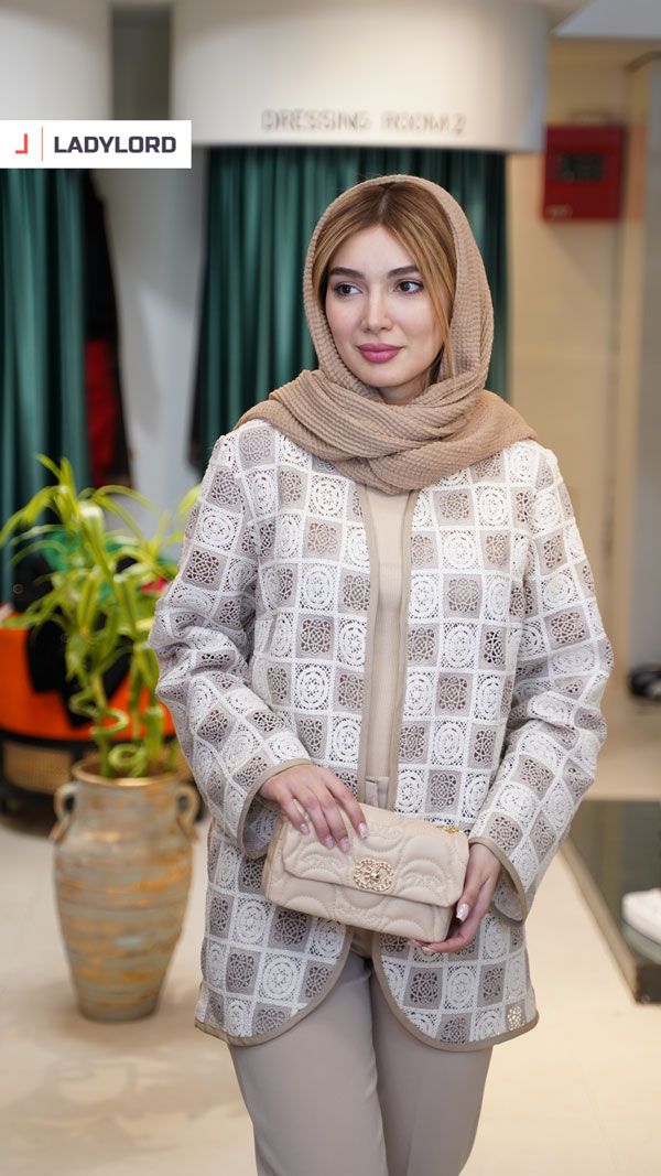 برای بزرگنمایی تصویر دوبار کلیک نمایید مانتو زنانه طرح فریدا ماهوت رنگ کرم
