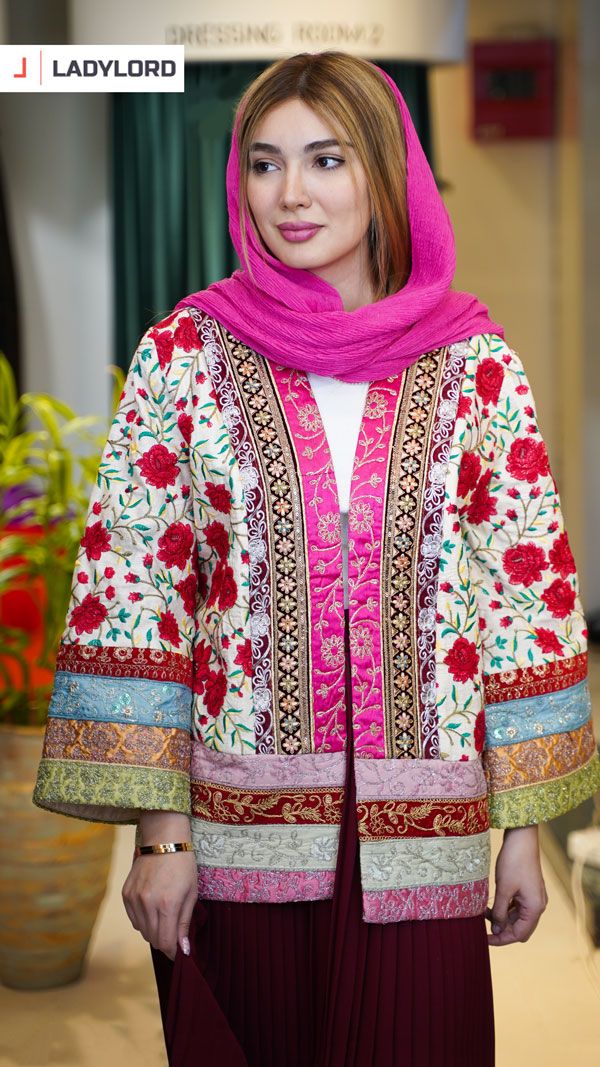 برای بزرگنمایی تصویر دوبار کلیک نمایید ست کت و دامن زنانه طرح رز کد 003