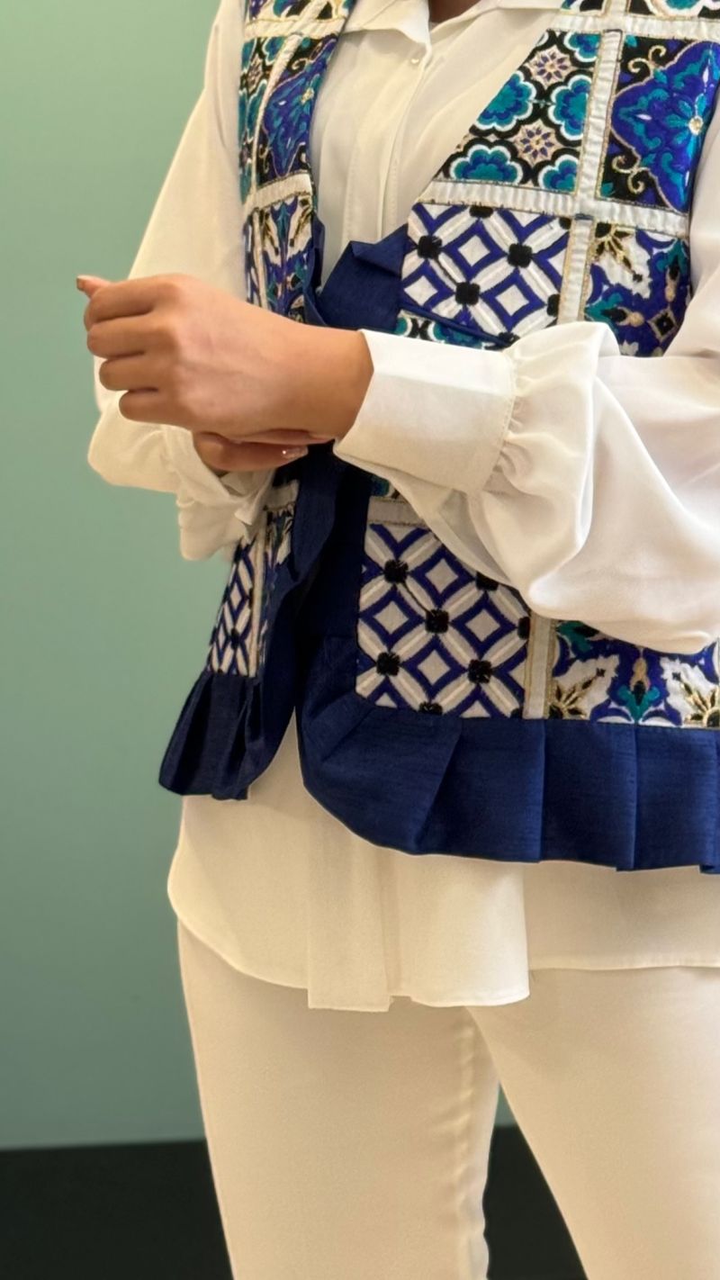 برای بزرگنمایی تصویر دوبار کلیک نمایید وست و شومیز سوزندوزی طرح پینار ماهوت
