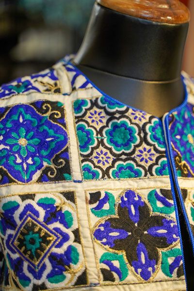 برای بزرگنمایی تصویر دوبار کلیک نمایید مانتو زنانه سوزندوزی طرح دلانا ماهوت
