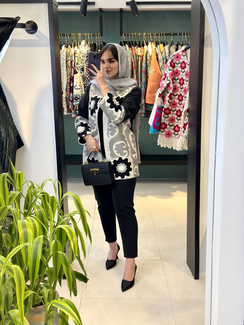 برای بزرگنمایی تصویر دوبار کلیک نمایید مانتو زنانه بخارادوزی طرح سدنا ماهوت