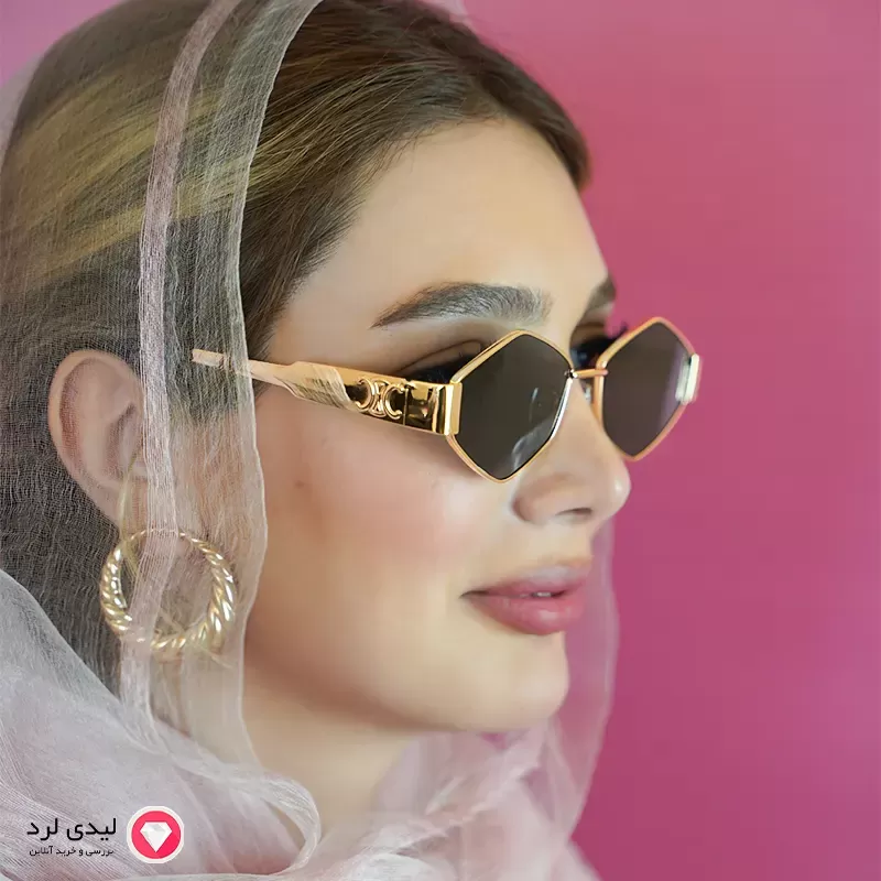 برای بزرگنمایی تصویر دوبار کلیک نمایید عینک افتابی زنانه دسته فلزی مدل چند ضلعی طرح سلین کد22