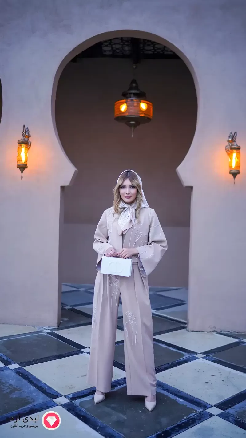 برای بزرگنمایی تصویر دوبار کلیک نمایید کت وشلوار زنانه کرپ طرح ایلیم ماهوت