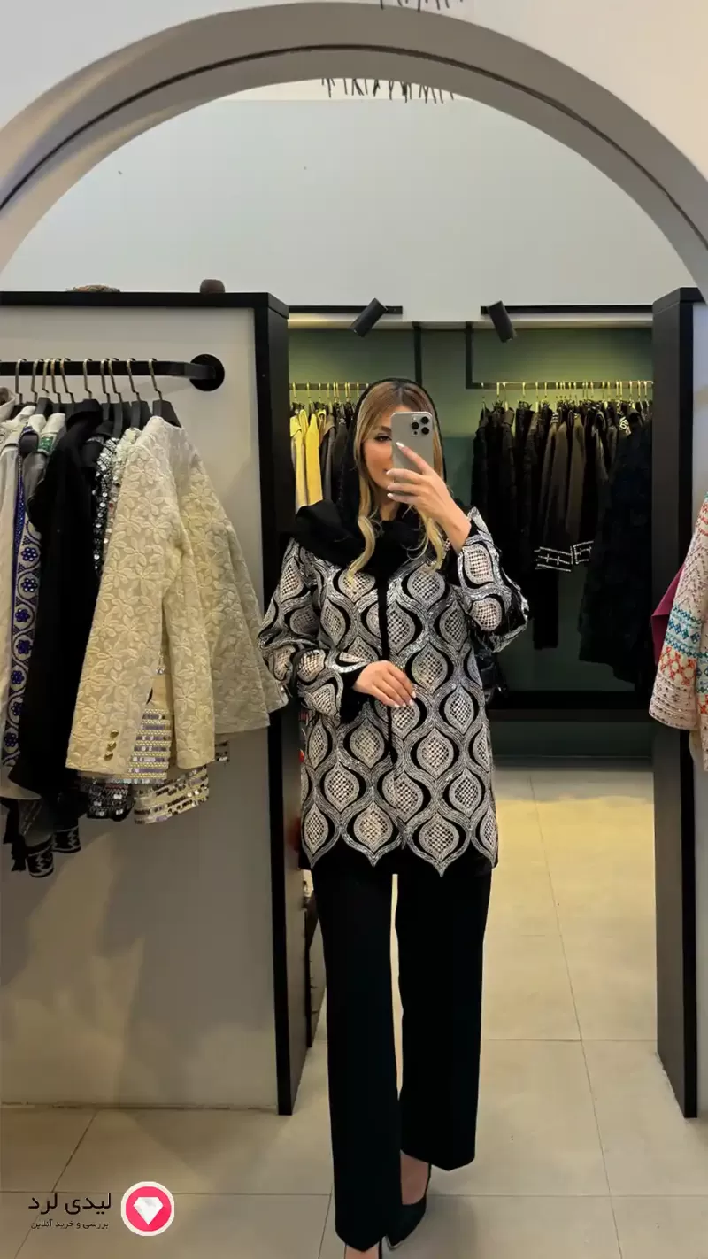برای بزرگنمایی تصویر دوبار کلیک نمایید مانتو زنانه مخمل قلاب بافی طرح فرآی ماهوت کرم