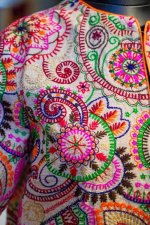 مانتو کنفی گل پیچ کرم ماهوت